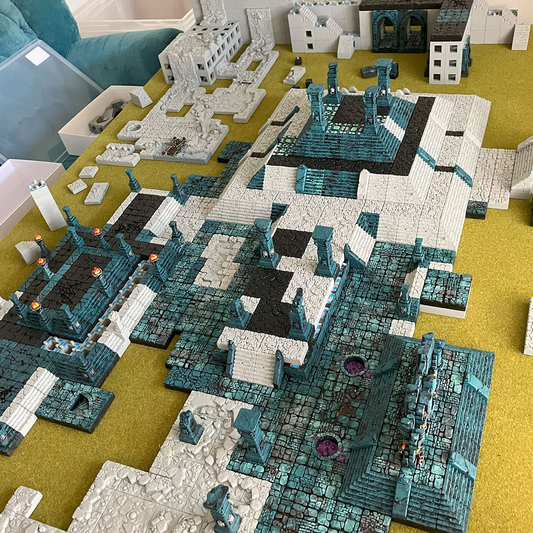 Temple diorama in progress using 3D-printable dungeon tiles (‘Curse of the Citadel’) on a grass-covered gaming board – setup impressions 04
